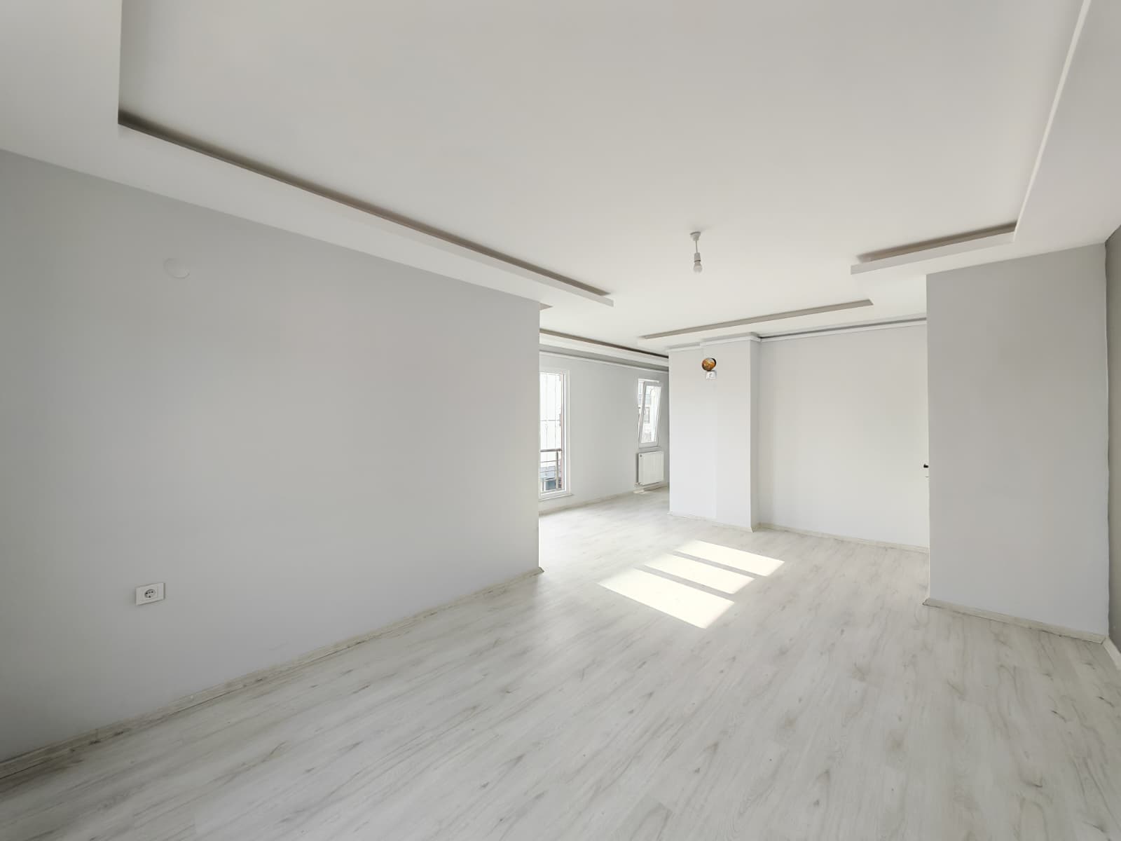 SARAÇLIDA AYRI MUTFAKLI 2 YIILIK ÇİFT BALKONLU 3+1